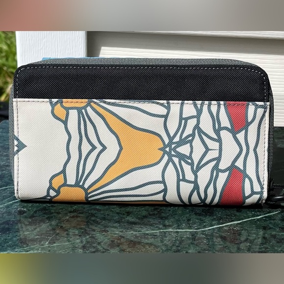 Sherpani Tulum Zip Around Wallet. RFID Wristlet Wallet. Multi Color. No tags - Picture 5 of 7